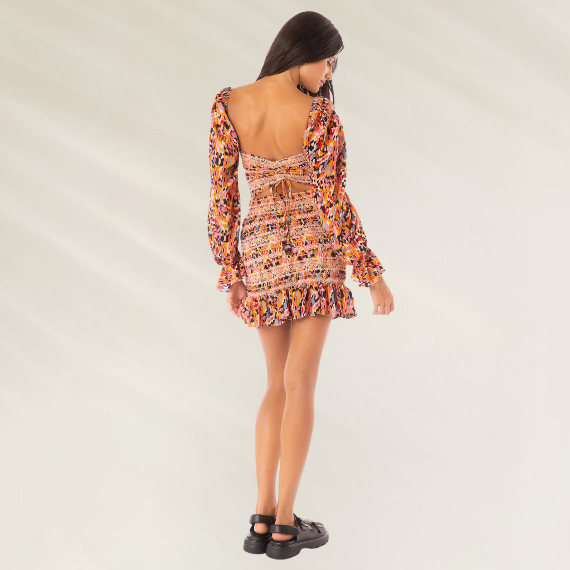 Vestido Marta Maaji – 4 Looks num Só vestido curto estampado com mangas longas bufantes e costas abertas