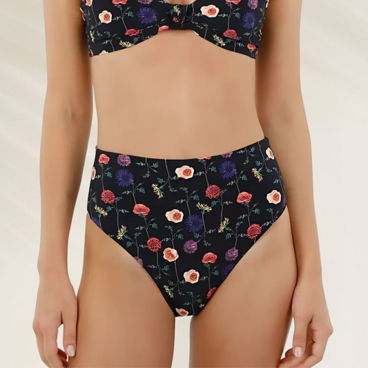 Cueca Alta com Abertura atrás e padrão Romântico Malai em tecido floral preto com cintura alta