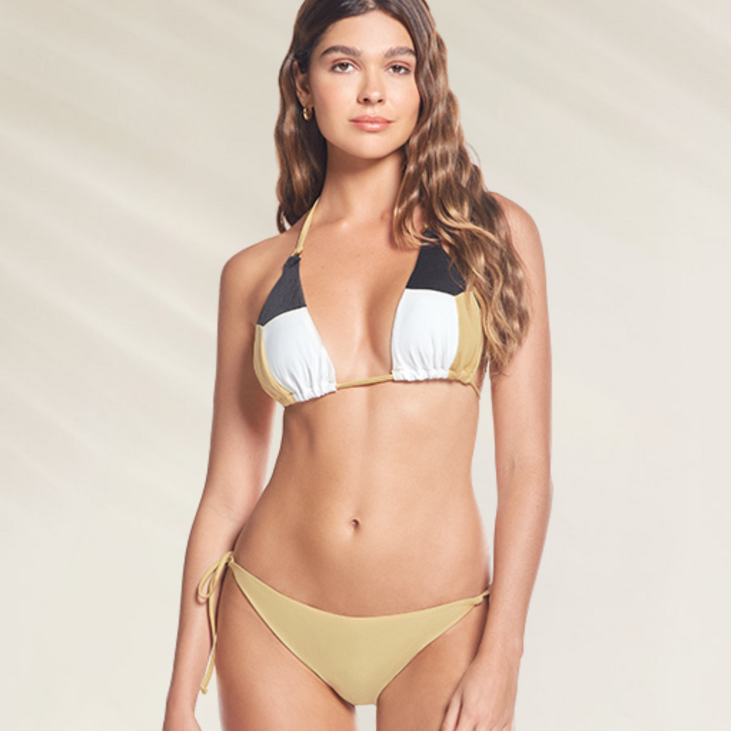 Cueca Latina Reversível com Frizo Traseiro Phax em tom bege com amarração lateral em biquíni feminino