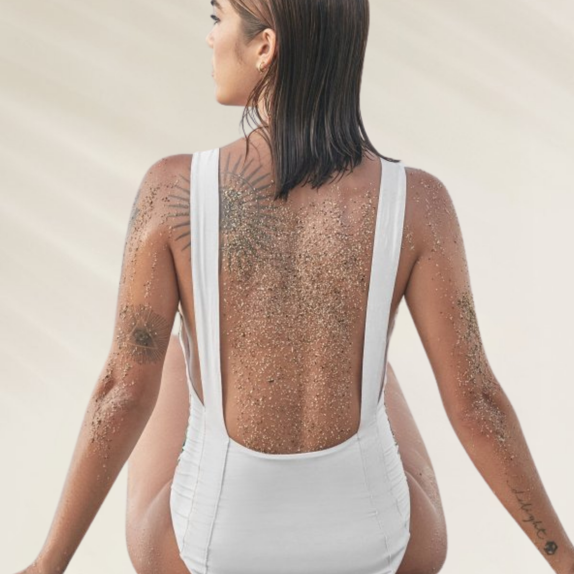 Fato de Banho Tropical com Alças Largas Phax em modelo com costas nuas, ideal para praia e piscina