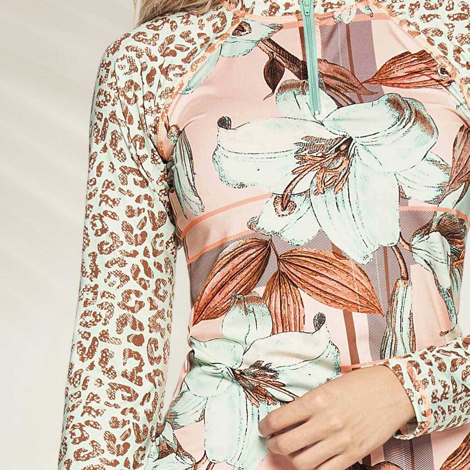 Rashguard Floral e Animal Print com Manga Comprida Phax em tecido leve com estampa feminina