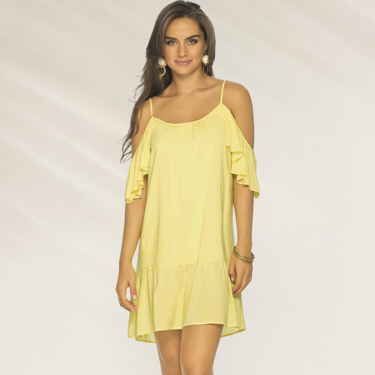 Vestido Curto com Alças Finas e Folhos Phax amarelo modelo ombro a ombro com babados e tecido leve