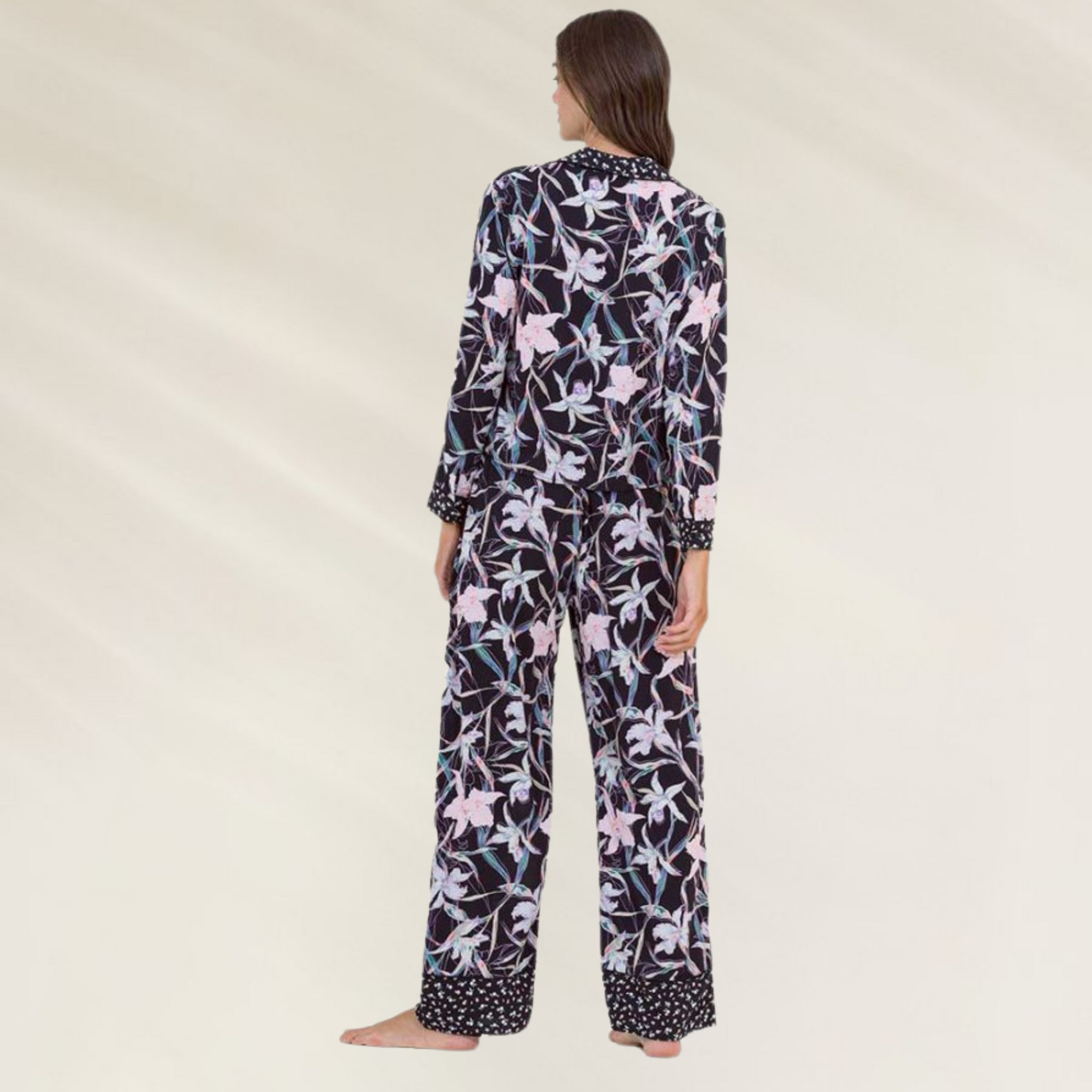 Pijama Floral Maaji – Conjunto Camiseiro com Calça Larga, estampa elegante, confortável para dormir.