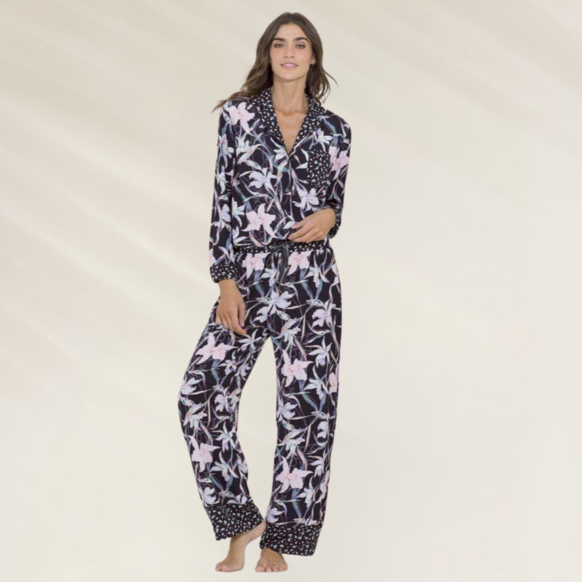 Pijama Floral Maaji – Conjunto Camiseiro com Calça Larga em estampa vibrante e confortável para noites agradáveis