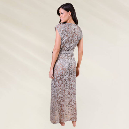 Kimono longo transparente Despi com estampa de renda e manga curta, ideal para compor looks elegantes