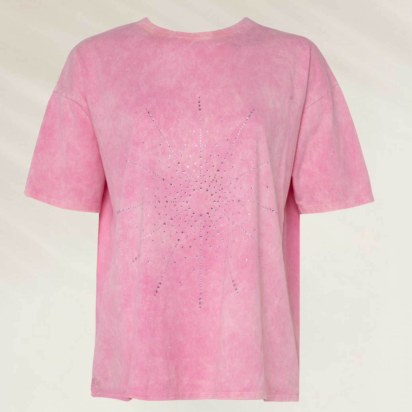 T-shirt rosa com aplicações brilhantes destacando um design em forma de estrela