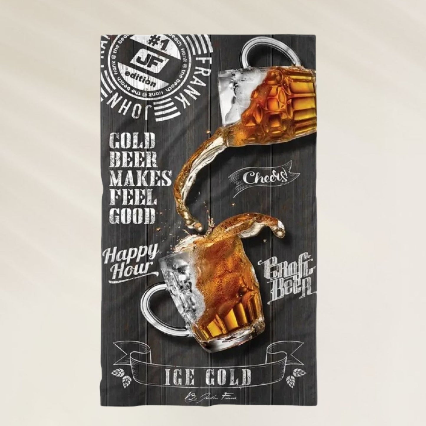 Toalha de Praia Cheers da John Frank com estampas de cervejas e tema de happy hour