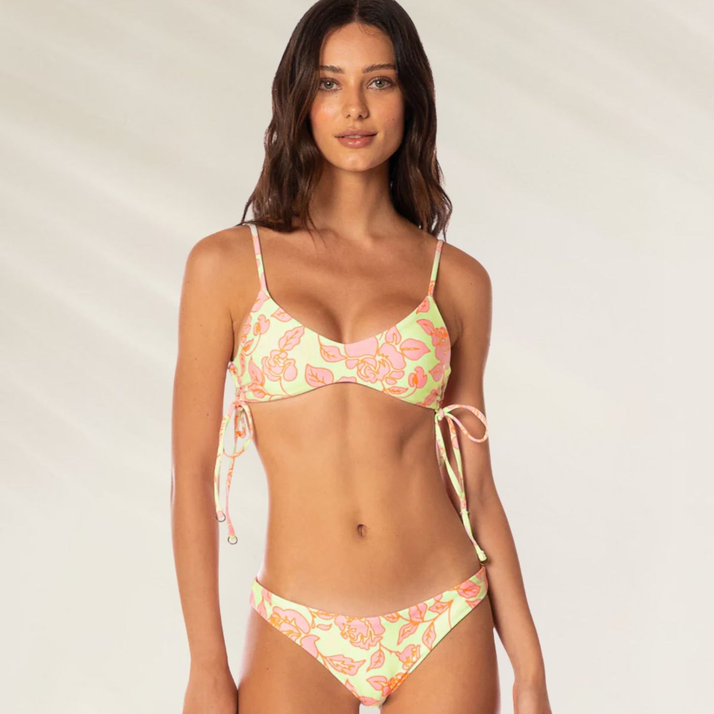 Top de Biquíni Blooming Glow Portico com alças ajustáveis e estampa tropical vibrante