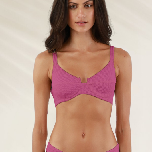 Top Malai com armacao e texturado na cor rosa para conforto e estilo na praia