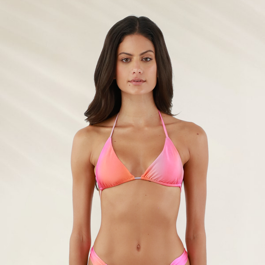 Top triangulo reversivel Malai com versatilidade tropical e toque sofisticado, em gradiente de rosa e laranja.