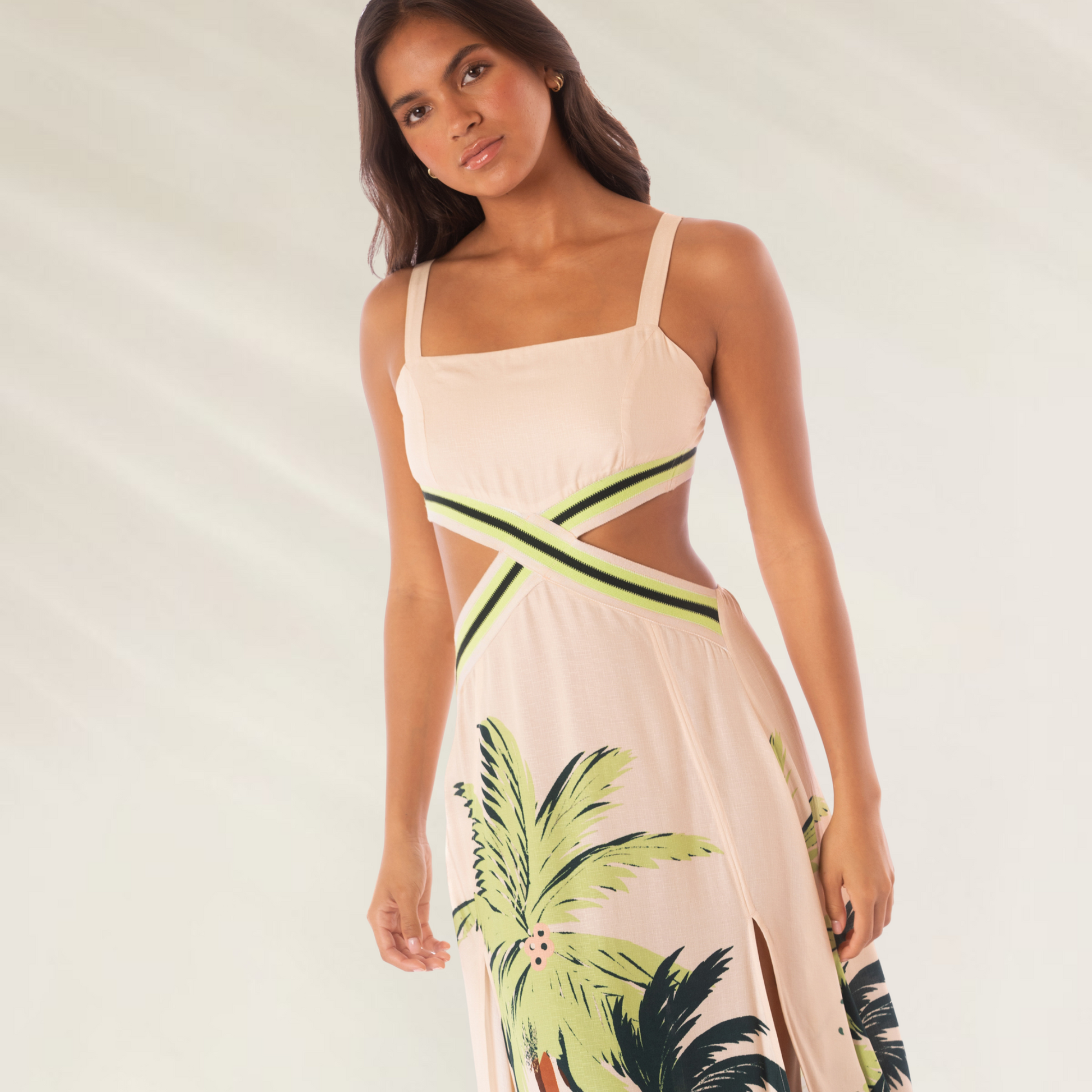 Vestido comprido Maaji Palm Glow Foxtail com recortes e estampa tropical vibrante