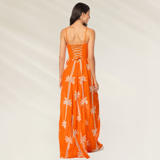 Vestido Comprido Romina da Maaji em laranja com detalhes florais e costas em rendado