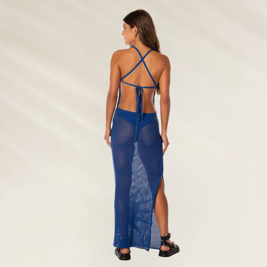 Vestido Comprido Rosabella Crochet Azul com costas nuas e amarração, ideal para ocasiões de verão