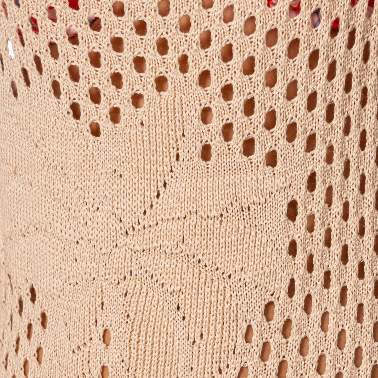 Detalhe do tecido do Vestido Longo Encore Bege da Maaji com padrão vazado e floral