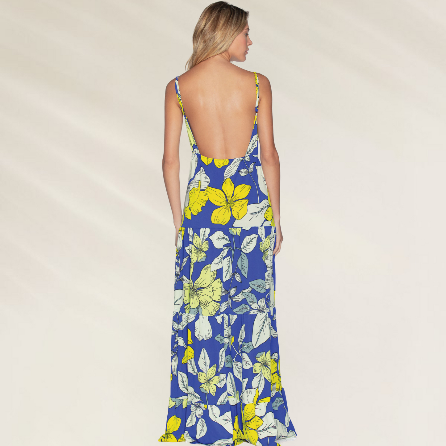 Vestido Longo Floral Azul Maaji com estampa vibrante e costas decotadas para um visual elegante