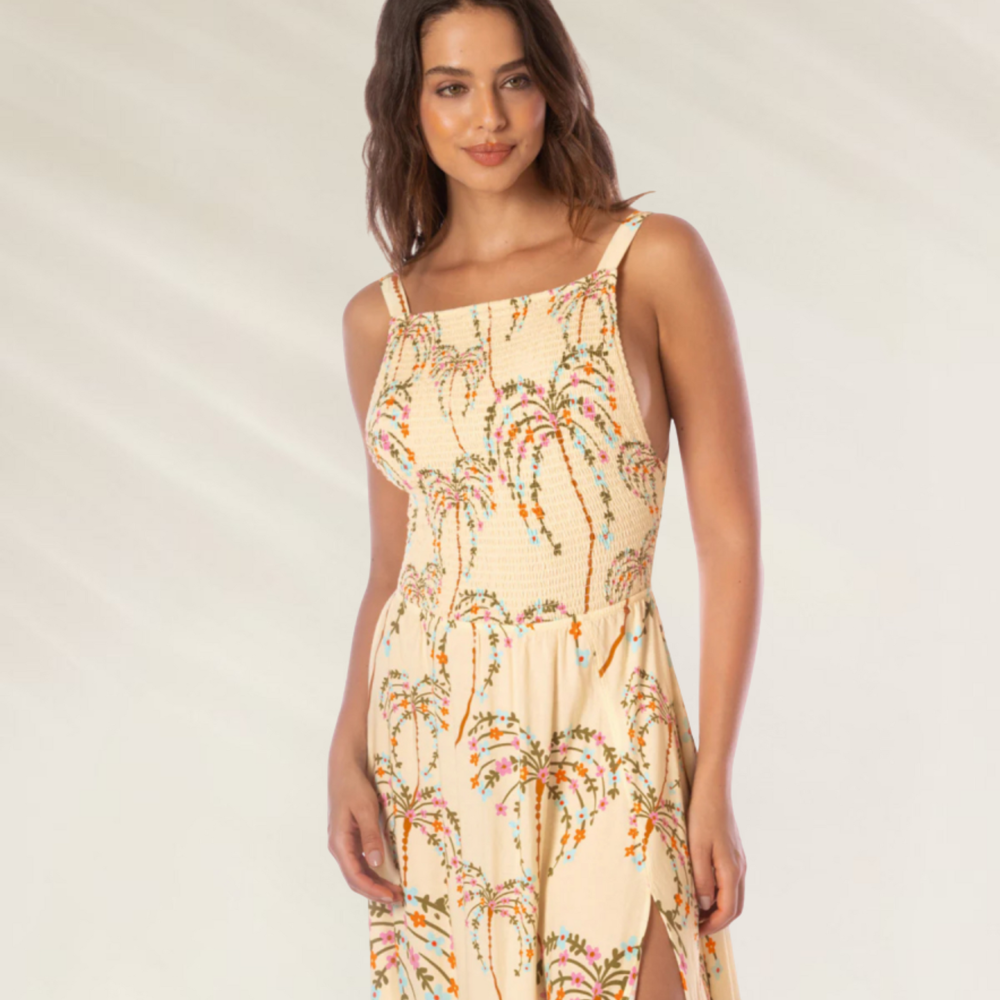 Vestido longo floral Maaji com estampa de palmeiras e fenda lateral para um look fresco e elegante