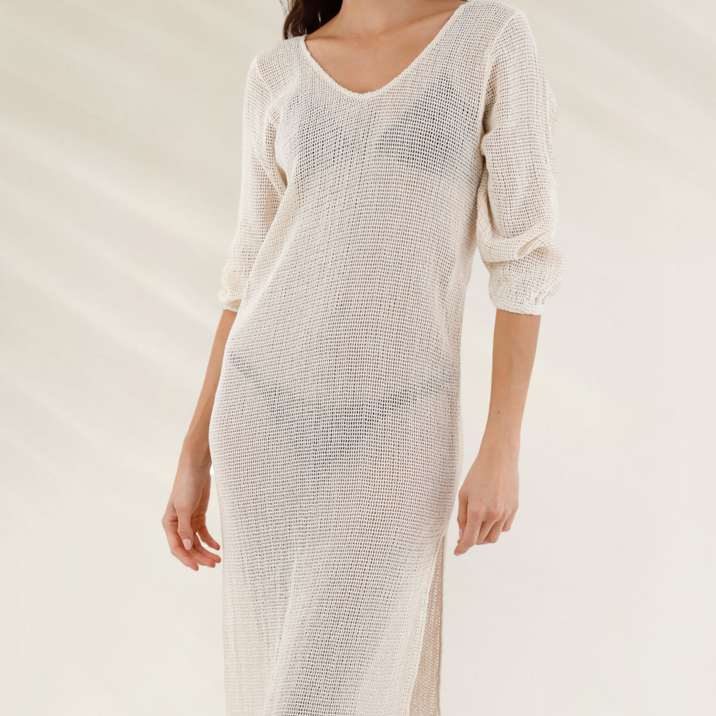Vestido Longo Malai em Malha de Algodão branco com mangas 3 4 e tecido texturizado