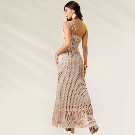 Vestido uma Alça Arbor da Debrisa em tom bege, longo e com detalhes de textura na parte inferior