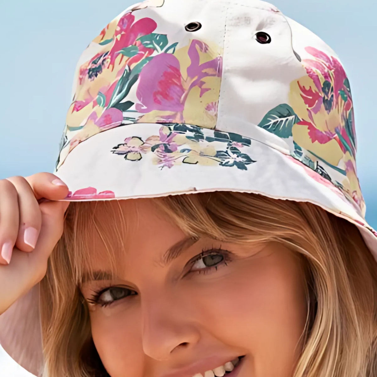 Chapeu Reversivel com Estampa Floral — em destaque 2