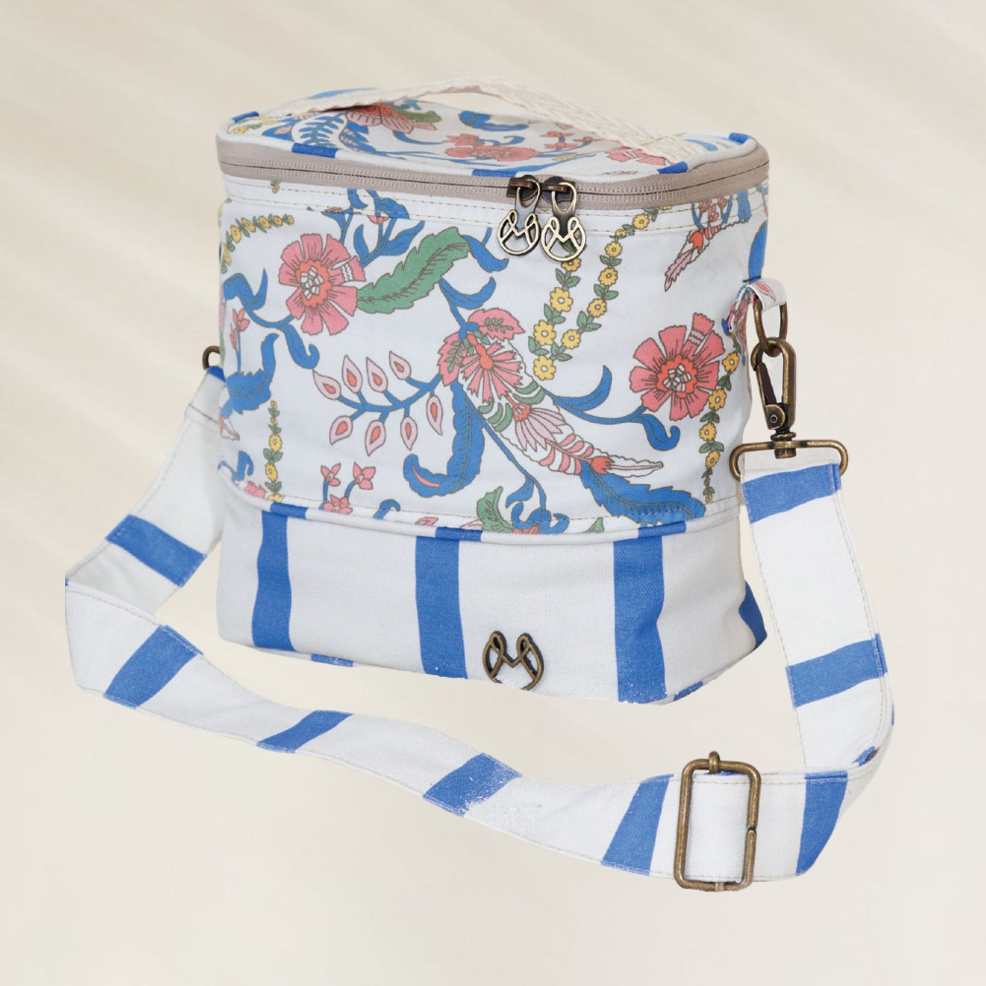 Lancheira média com alça ajustável da Maaji com estampa floral vibrante e design moderno