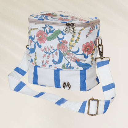 Lancheira média com alça ajustável da Maaji com estampa floral vibrante e design moderno