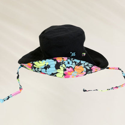 Chapéu Reversível com Cordão Ajustável