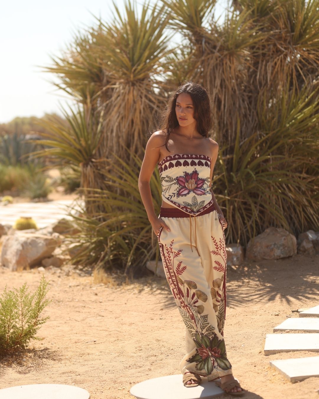 June Solasta Lightweight Floral Shorts — em destaque 4