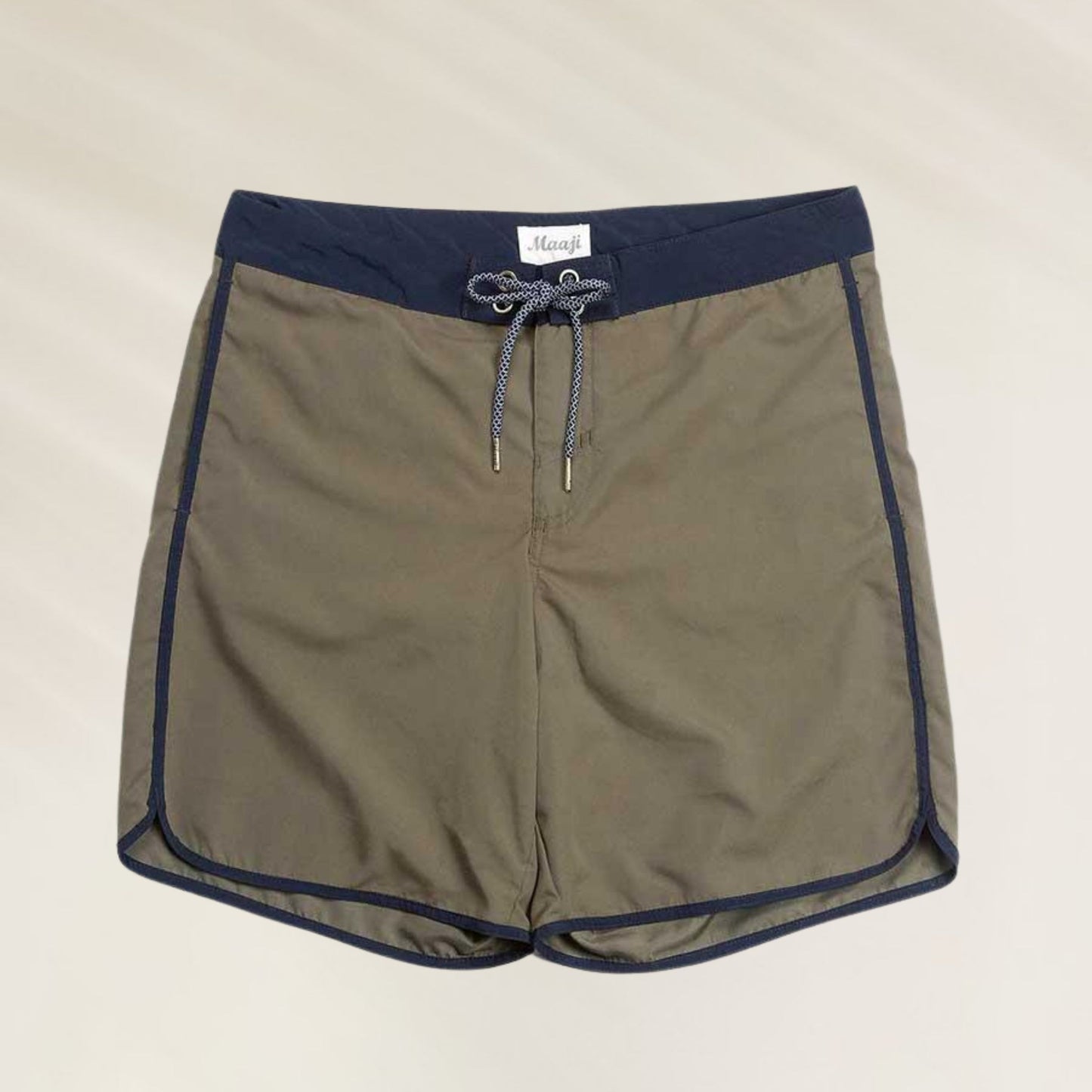Calções de Banho Homem Olive da Maaji em tom verde com detalhes em azul marinho e cordão ajustável
