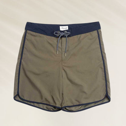Calções de Banho Homem Olive da Maaji em tom verde com detalhes em azul marinho e cordão ajustável