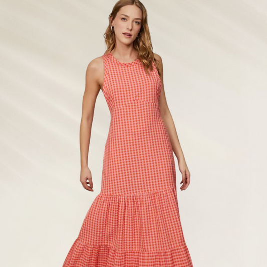 Vestido Longo em Algodão com Alças Cruzadas – Estampa Vichy Coral da Animale Brasil, modelo feminino elegante
