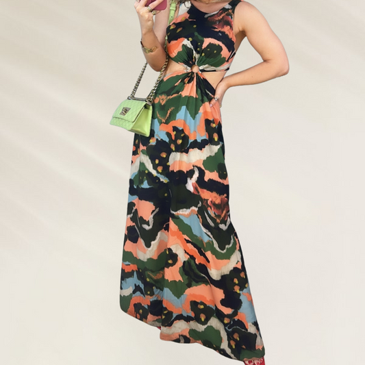 Vestido Longo com Estampa Camuflada e Recorte Frontal – Animale Brasil em vários tons de verde, laranja e azul