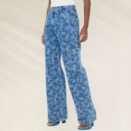 Calças Jeans Bootcut 70's com Estampa Frog - Animale Jeans em denim azul com estampa de sapos