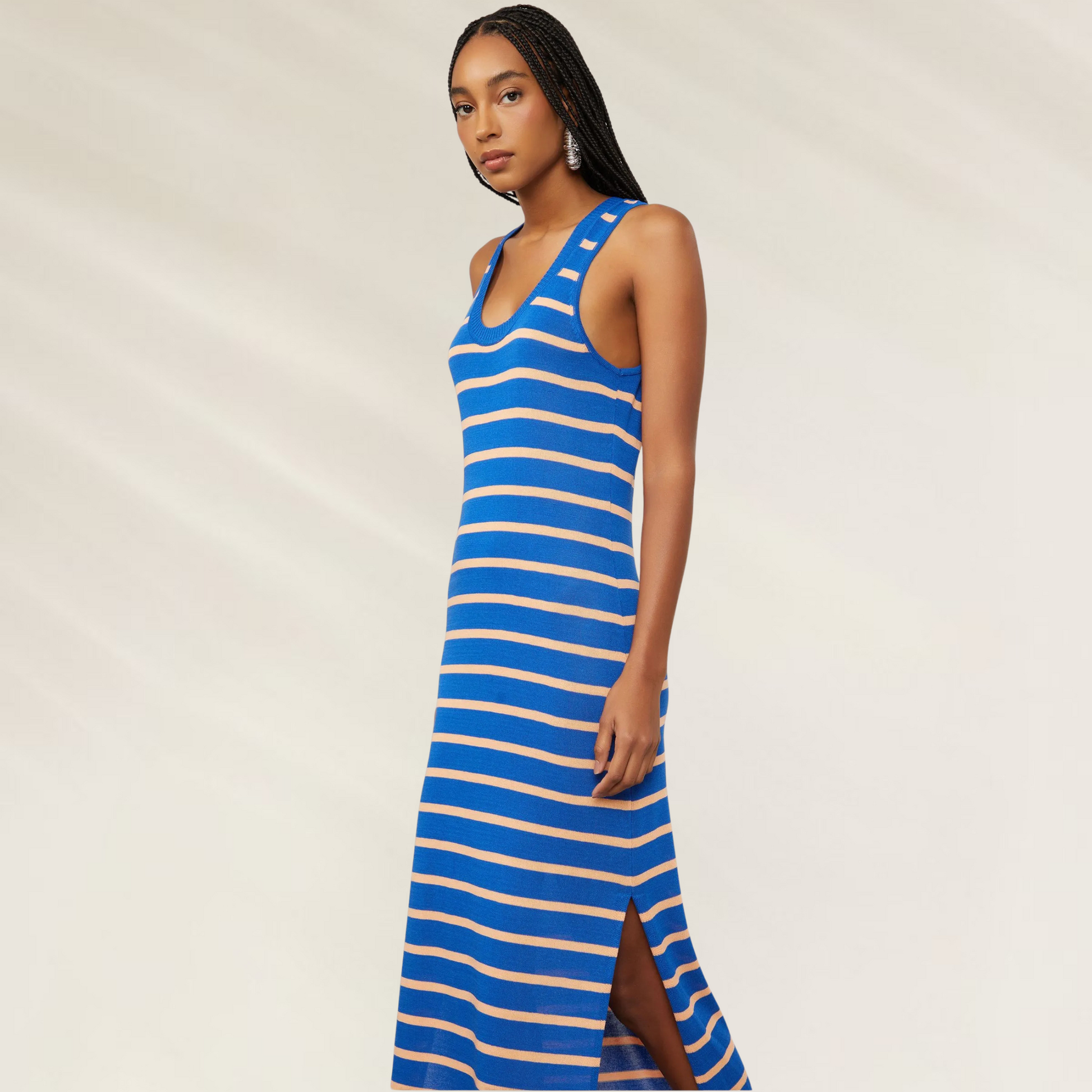 Vestido comprido listrado azul e bege com fenda lateral Vestido Tricot Regata Midi Listrado – Animale Jeans