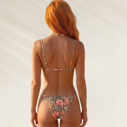 Biquíni Completo Nina Maya com estampa floral, ideal para momentos na praia e estilo tropical