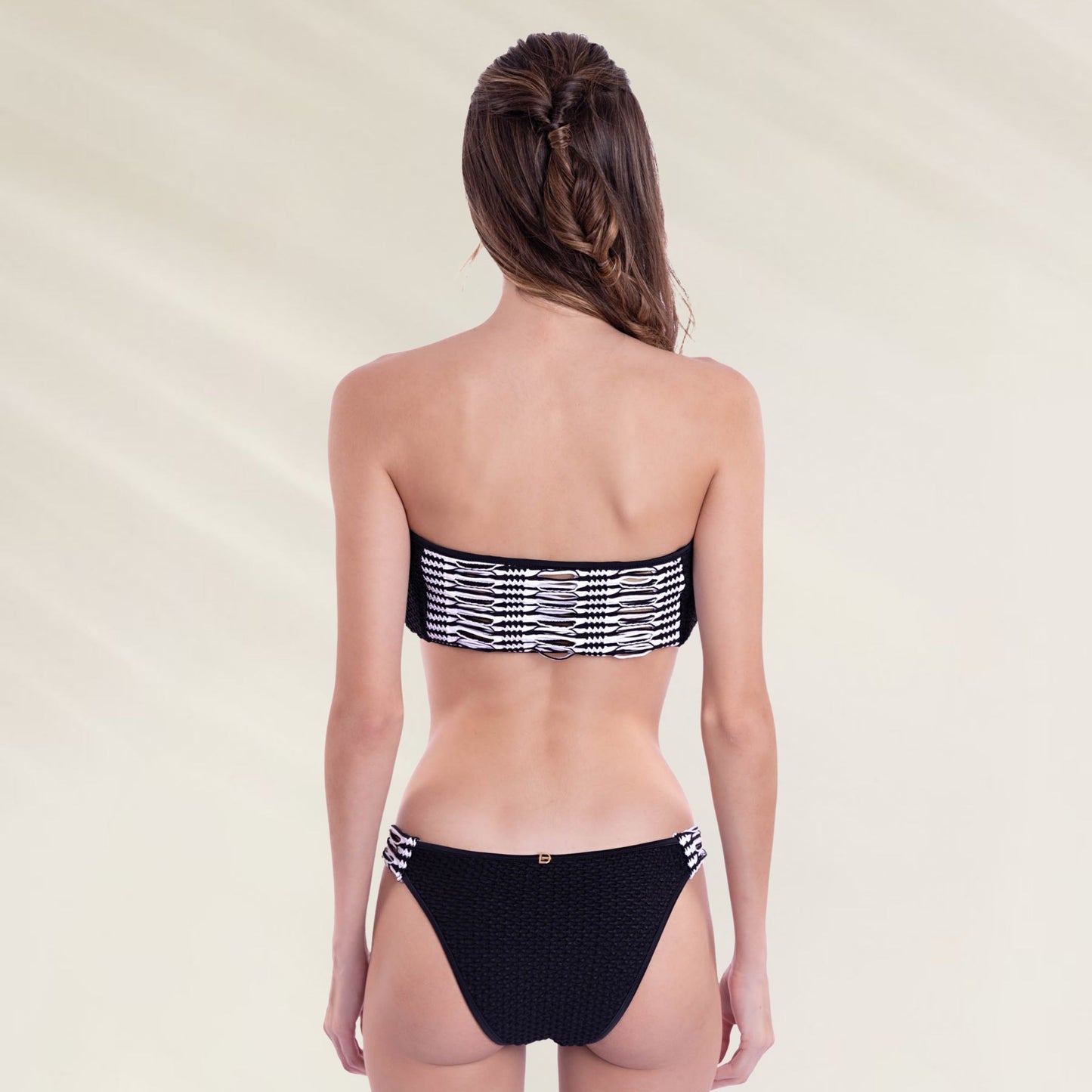 Modelo de biquíni completo reversível preto & branco da Despi, com design elegante e confortável para o verão