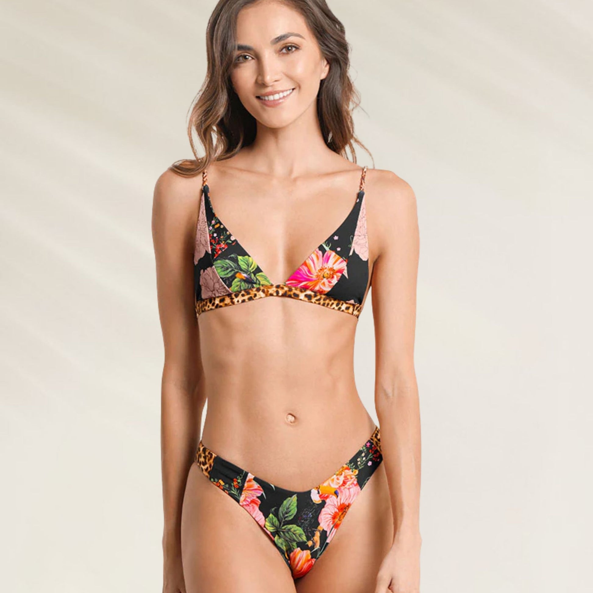 Top de biquini Maaji com estampa floral e detalhes em animal print para looks de verão