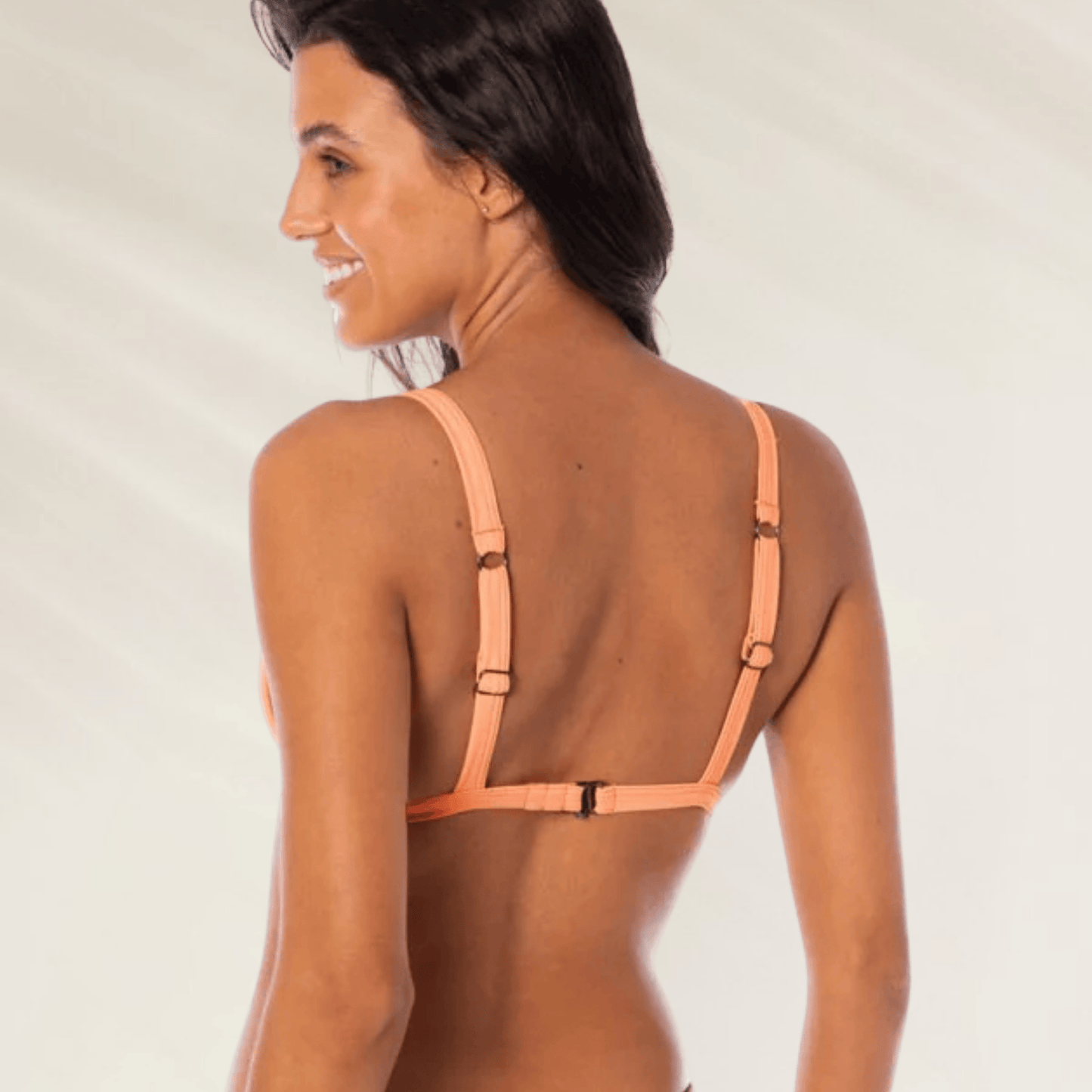 Top de biquini Maaji em coral com alças ajustáveis e fecho nas costas