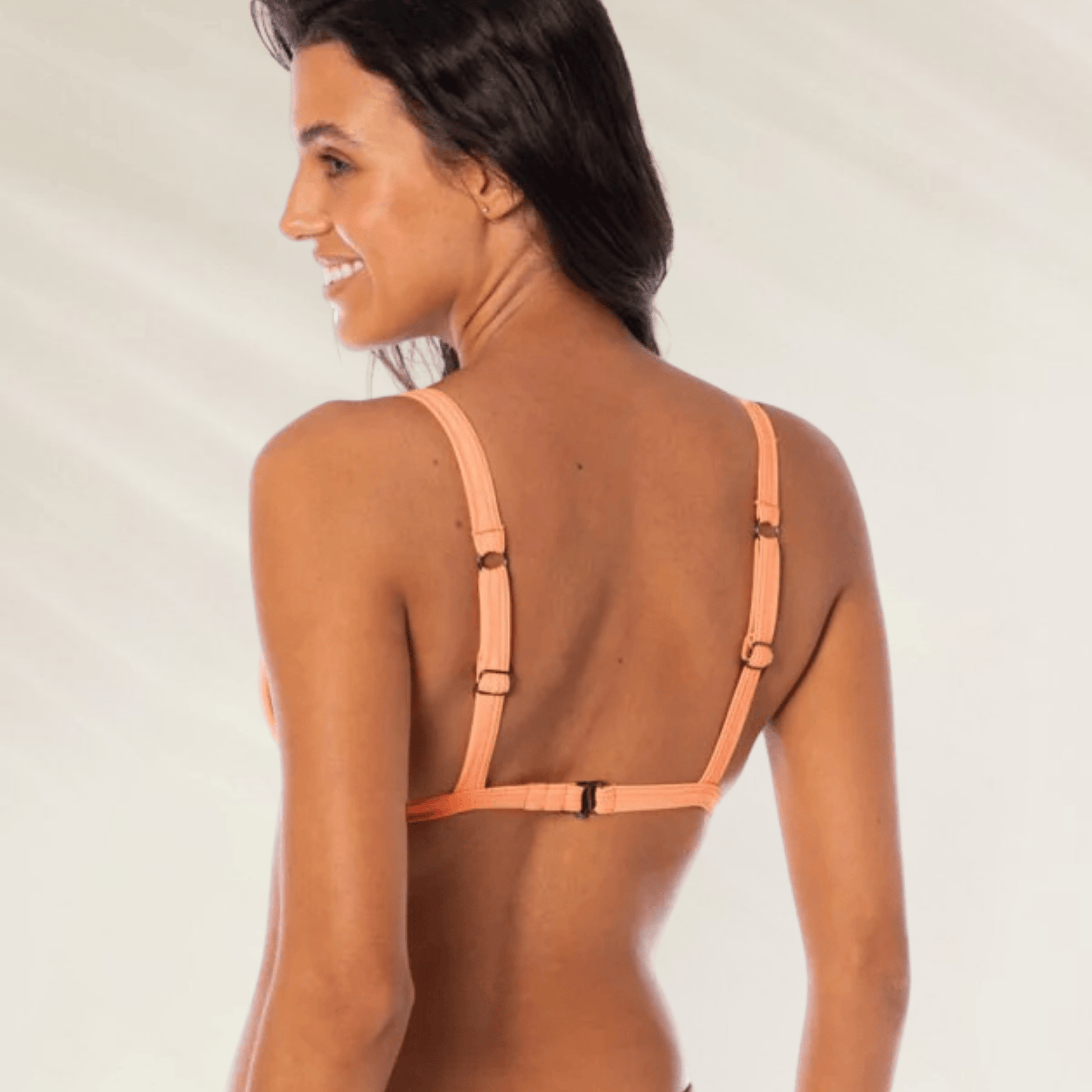 Top de biquini Maaji em coral com alças ajustáveis e fecho nas costas