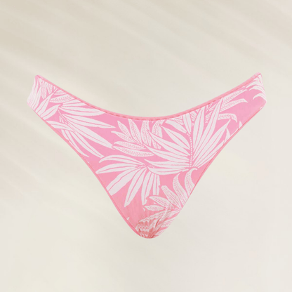 Cueca de biquíni Maaji rosa com estampa de folhas brancas, ideal para dias de sol na praia