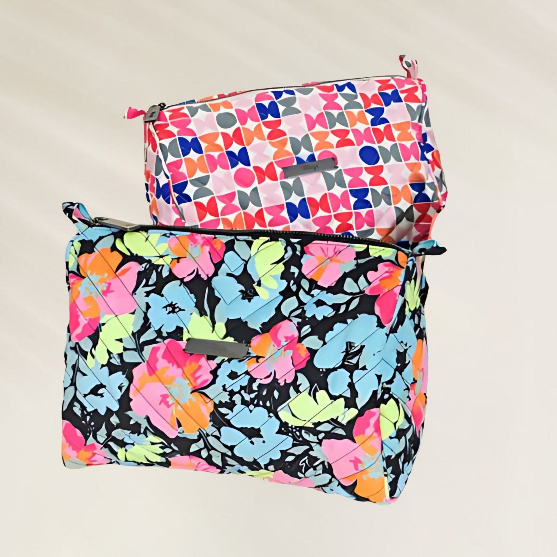 Bolsa Média Maaji com Estampado Surpresa em design vibrante e colorido para uso diário