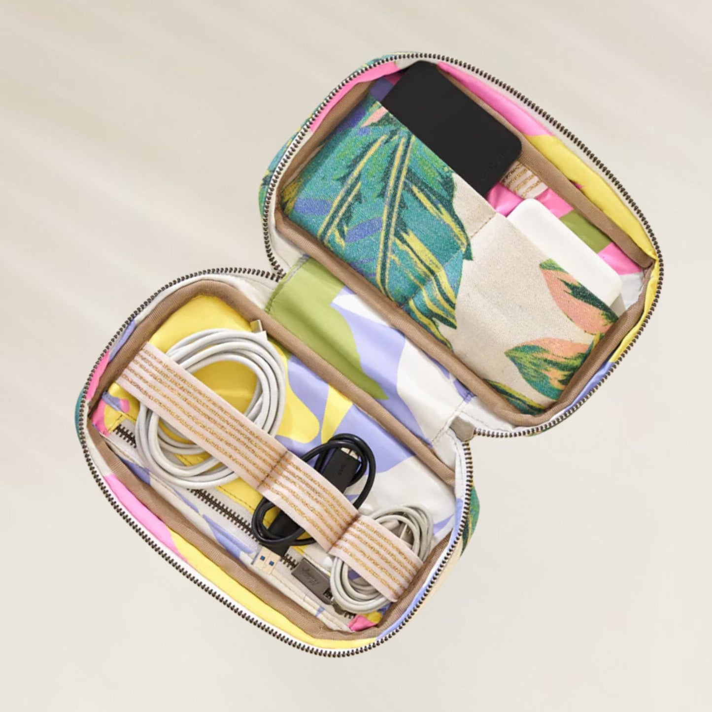 Bolsa organizadora Maaji colorida com compartimentos para cabos e eletrônicos