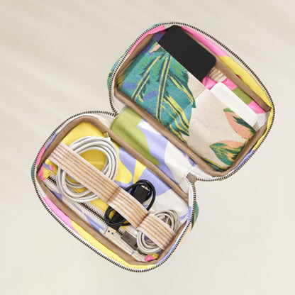 Bolsa organizadora Maaji colorida com compartimentos para cabos e eletrônicos