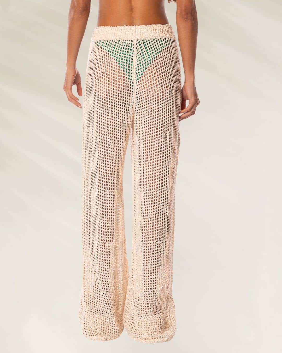 Calça Crochet Tropical Branca da Maaji com design arejado e estilo praiano perfeito para o verão