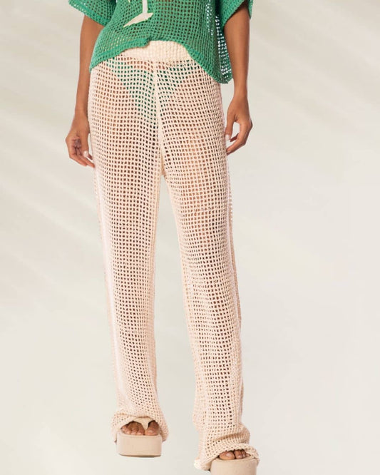 Calça Crochet Tropical Branca da Maaji com design leve e perfeito para dias ensolarados