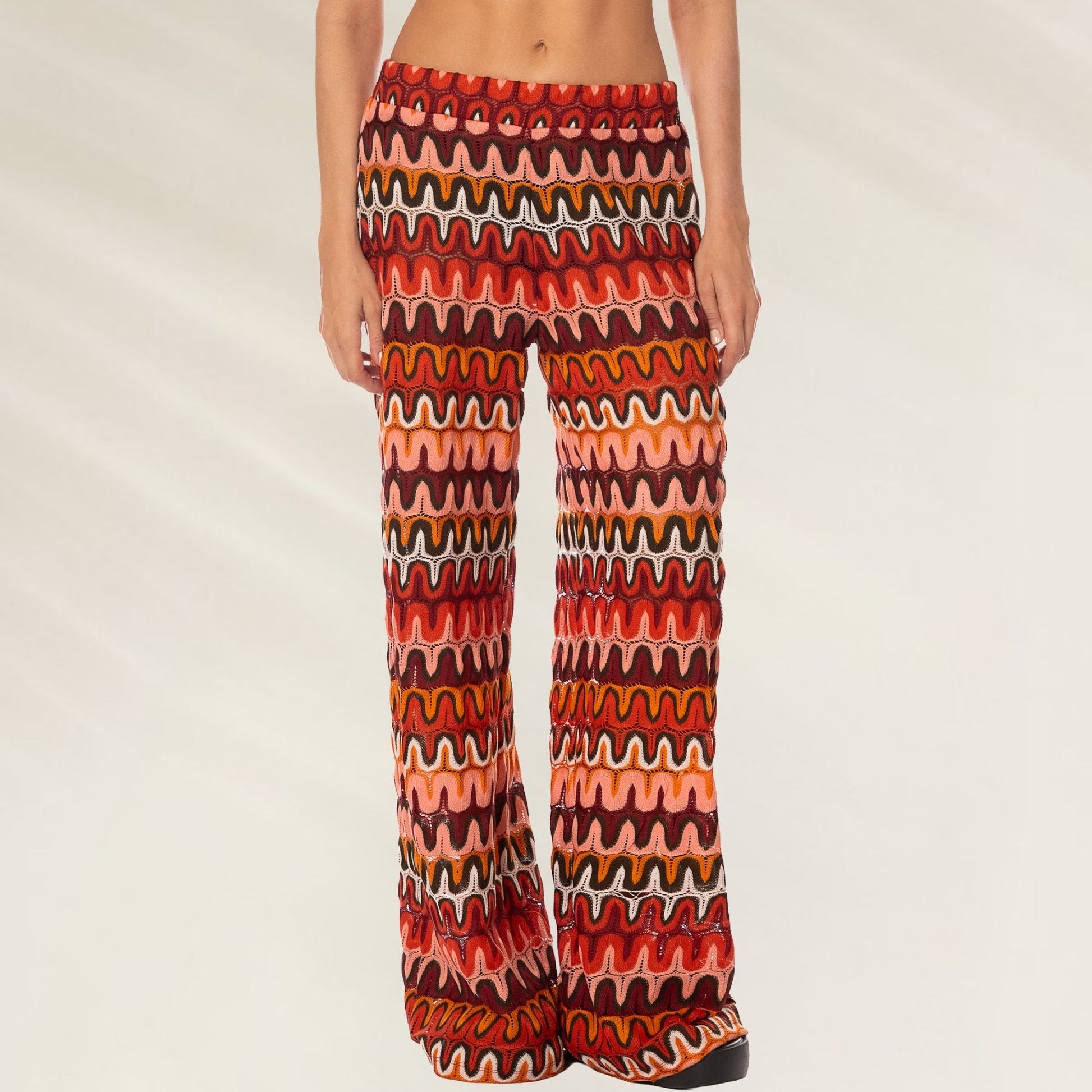Calça Fluida Padrão Tropical da Maaji com estampa colorida e corte confortável.