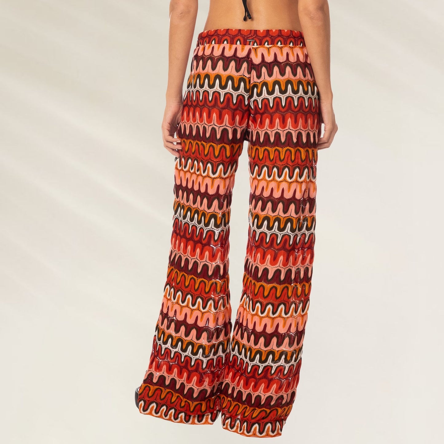 Calça Fluida Padrão Tropical da Maaji com estampa colorida em ondas para um look descontraído