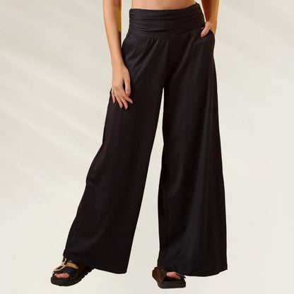 Calça Pantalona Elegante Luna Preta com cintura alta, ideal para looks sofisticados e confortáveis
