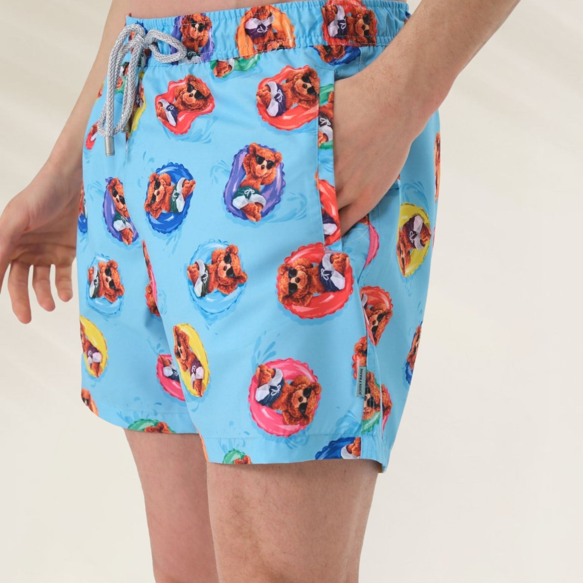 Calção de Banho Homem Floaties John Frank estampa colorida com animais em boias para praia e piscina