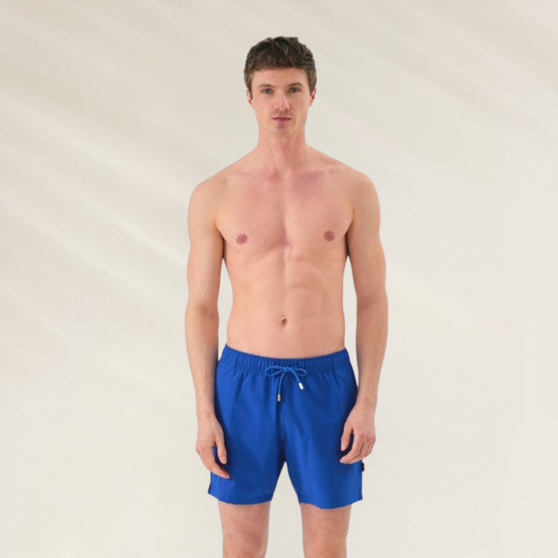 Calção de Banho Homem John Frank – Conforto Premium Cor Azul em modelo masculino com corte clássico