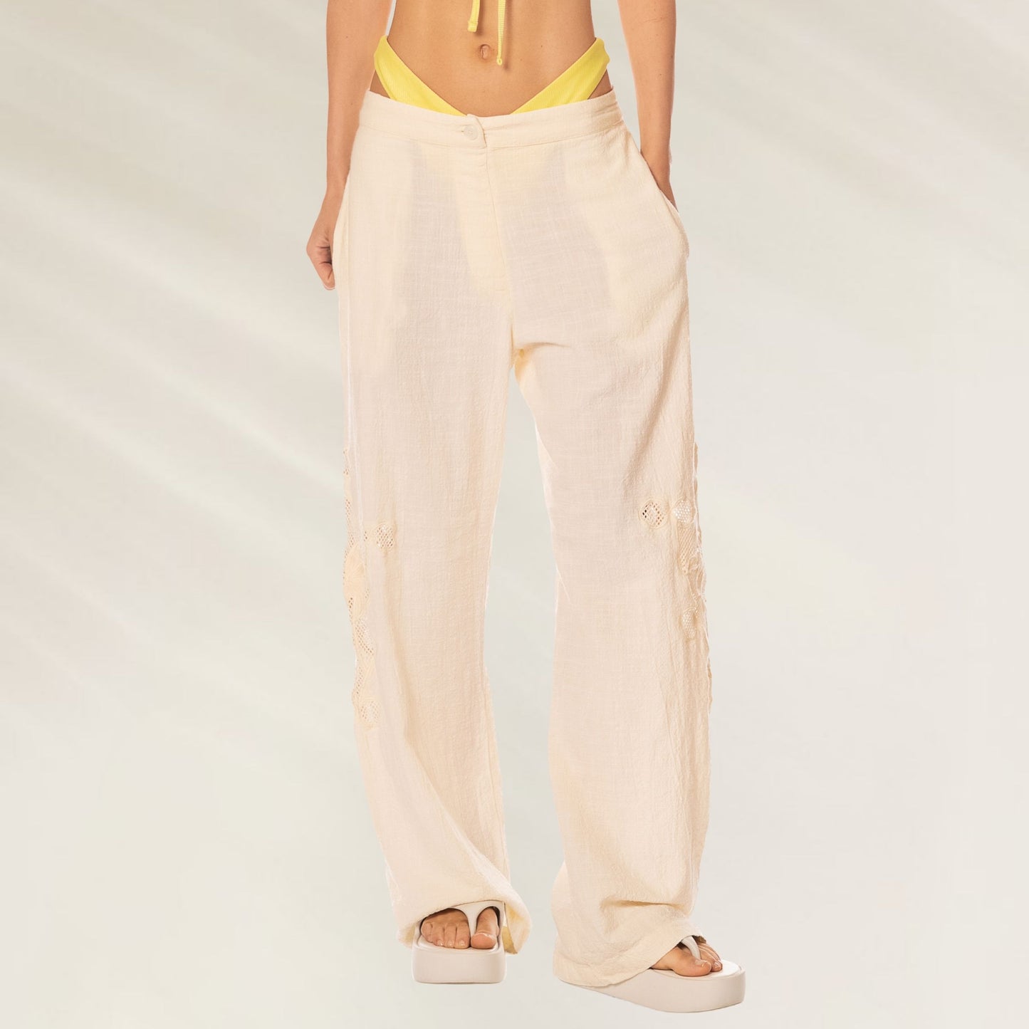Calças Beach Netting Rangi da Maaji em tecido leve, perfeitas para o verão e looks de praia
